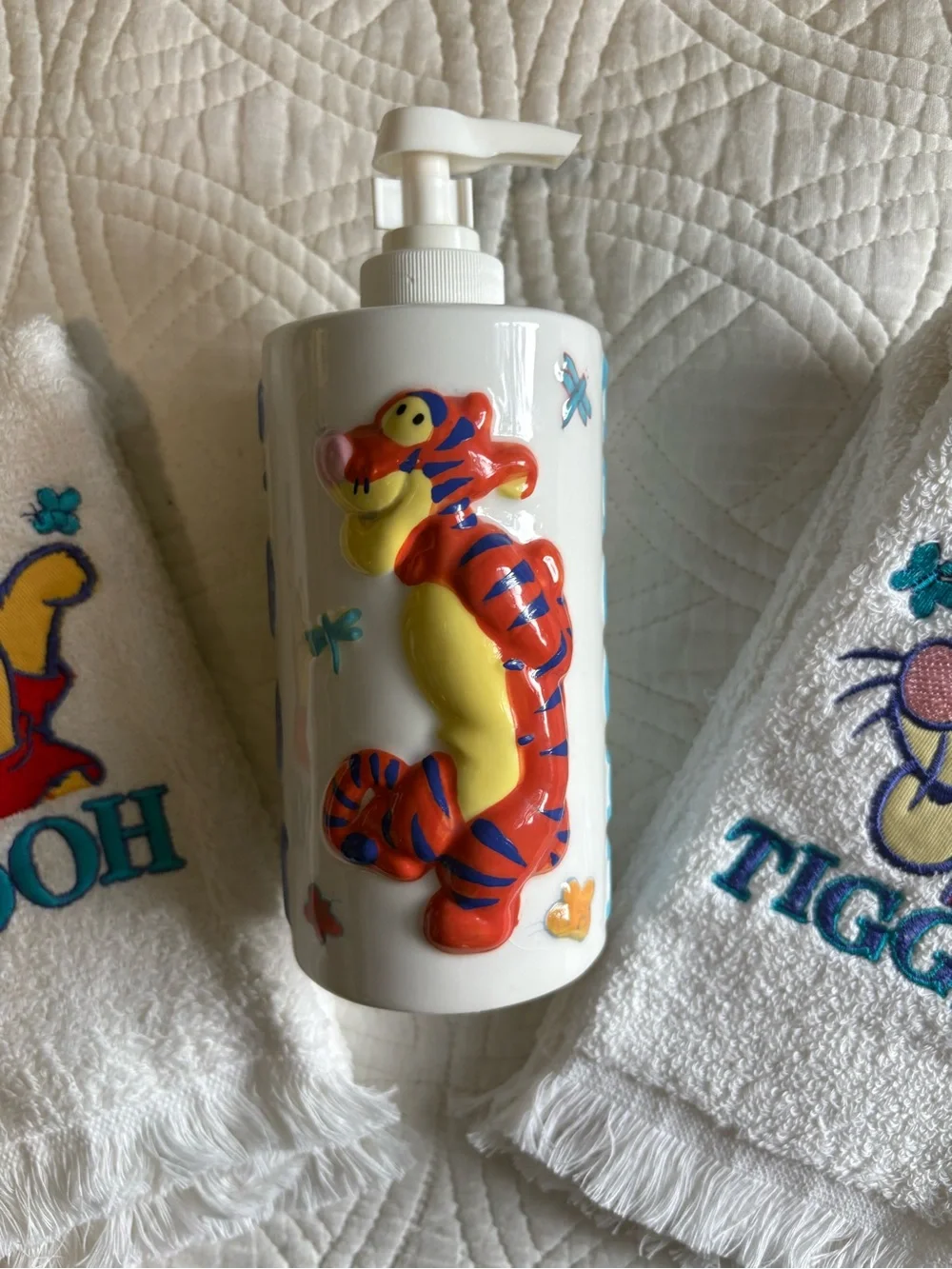 Disney Vintage Winnie the Pooh Ceramic soap Pump with Pooh & Tigger Hand Towels